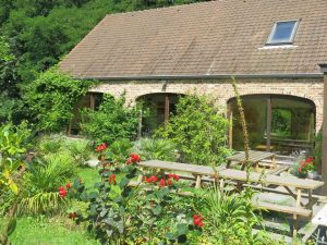 Vue du jardin et de la grande salle